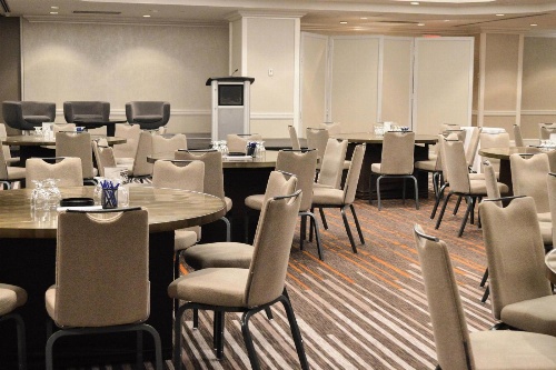 Delta Hotels by Marriott Montreal image 2