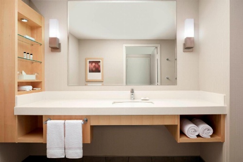 Delta Hotels by Marriott Montreal image 4
