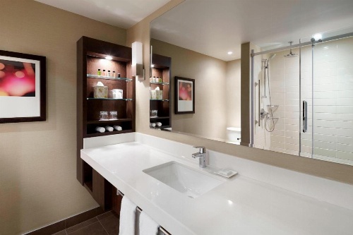 Delta Hotels by Marriott Montreal image 5